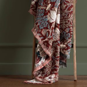 Morris & Co Strawberry Thief Throw – Berry, 140 x 170cm