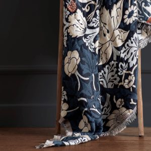 Morris & Co Strawberry Thief Throw – Indigo, 140 x 170cm